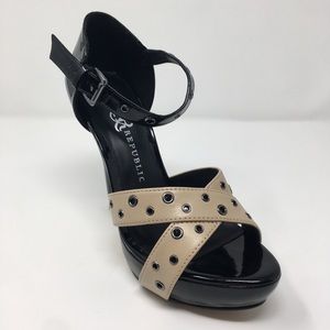 Rock & Republic Tan/Black Holttan Heels